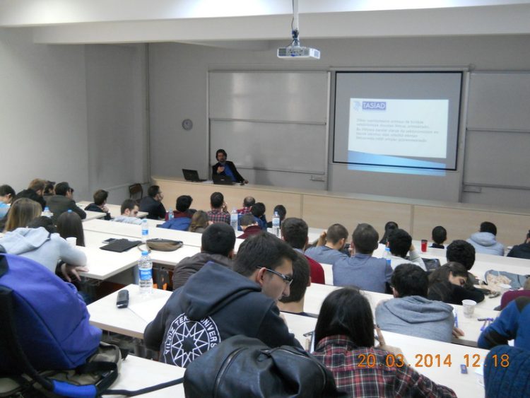 ELEKTRİK-ELEKTRONİK BÖLÜM ÖĞRENCİLERİNE TASİAD SEMİNERİ