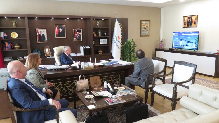 T.C. ÇEVRE VE ŞEHİRCİLİK BAKANLIĞI’NA OKULUMUZU TANITTIK.