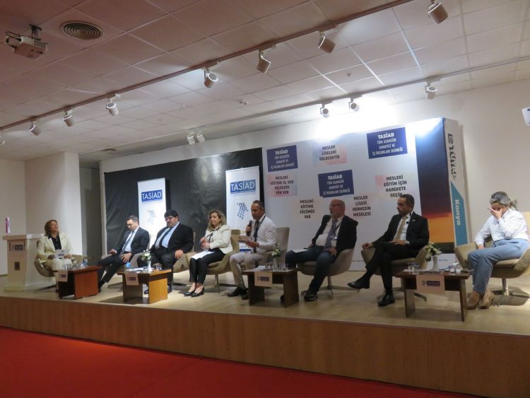 Asansör Sektöründe Mesleki Eğitime Farkindalık ve Sürdürülebilir Kalkınmada Mesleki Eğitiminin Önemi Paneli