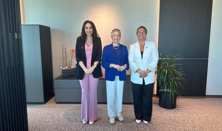 Halkbank yönetim kurulu üyesi sayın M.Belma SEKMEN’ i İstanbul Finans Merkezinde ziyaret ettik.