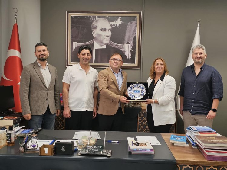 TASİAD Yönetim Kurulu olarak, Karabük Sanayi İl Müdürü Sayın İsrafil Yıldız’ı makamında ziyaret ettik.