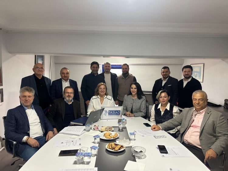 2024 Yılının son Yönetim Kurulu toplantısını Yüksek İstişare Kurulu Üyelerimizin katılımıyla Yener Övünç Asansör A.Ş de  gerçekleşirdik.