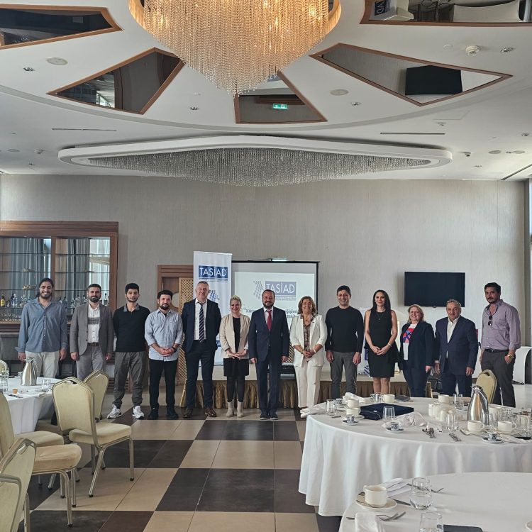 Mayıs ayı kahvaltı toplantısı Arkel Elektrik Elektronik Ceo’su Cenk Ceylan’ın katılımıyla gerçekleşti.